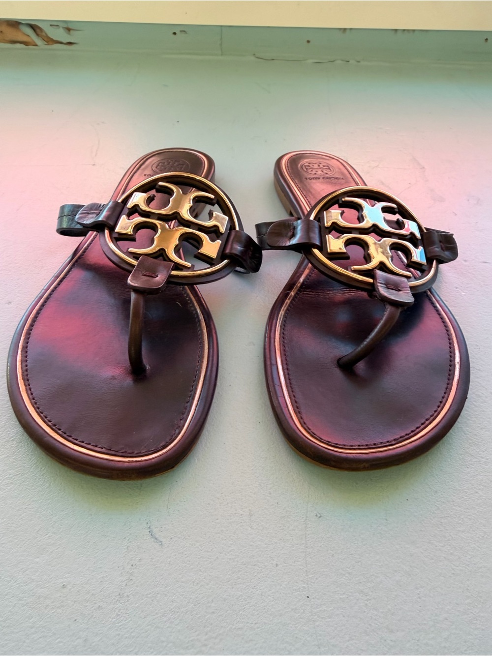 Tory Burch Brown Leather Sandal with bronze/brown(metallic) Logo Medallion - Picture 3 of 6
